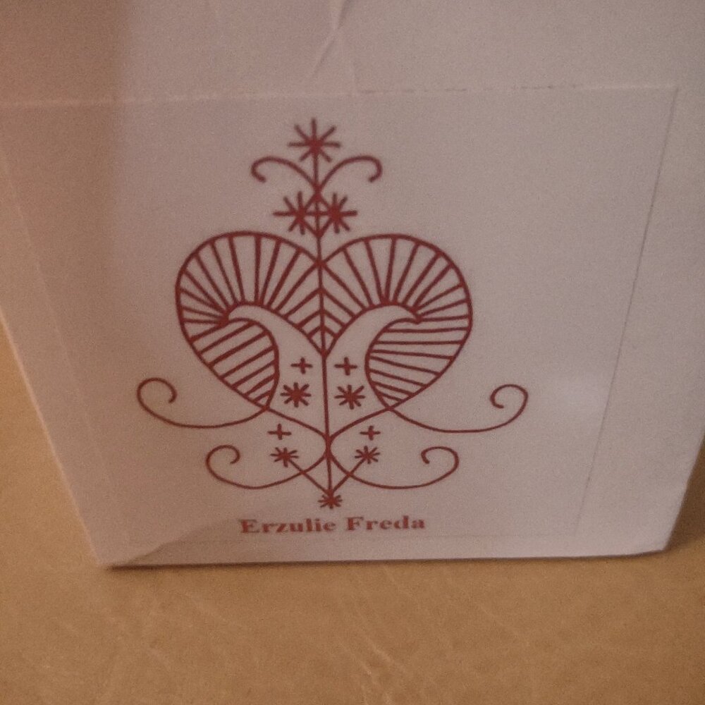 Ezulie Freda: by LaLa Inuti Ahari